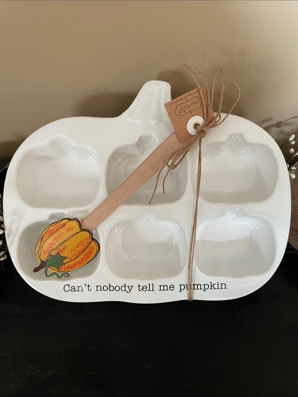 NWT Mud Pie White Pumpkin Ceramic Muffin Pan - ‘Can't Nobody Tell Me Pumpkin'